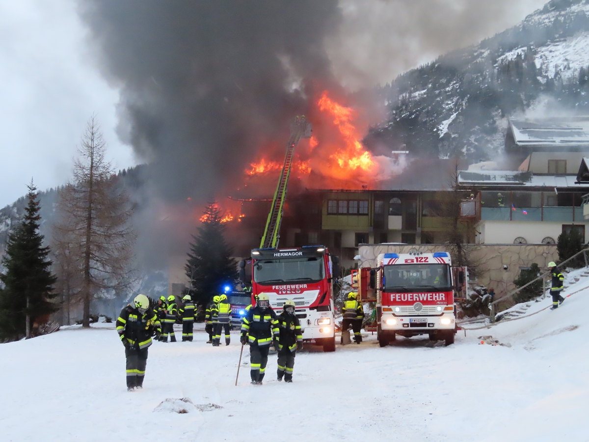 Großbrand in Hotel am Nassfeld